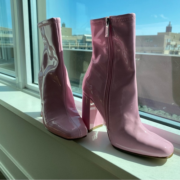 💗 Steve Madden Lynden Pink Patent Booties - Picture 3 of 5